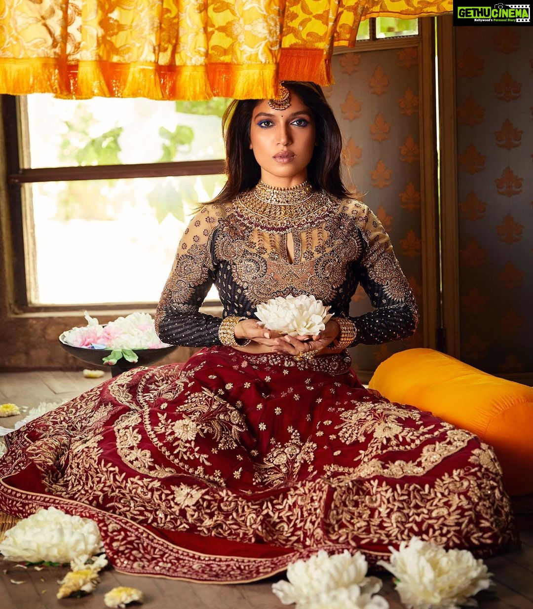 Bhumi Pednekar Instagram - दिल चीज़ क्या है, आप मेरी जान लीजिए.. . . . @feminaweddingtimes @ri_ritukumar @taras84 @lynnsight @eltonjfernandez @gopalikavirmani #goodmorning #insta #fam #covergirl #July #love