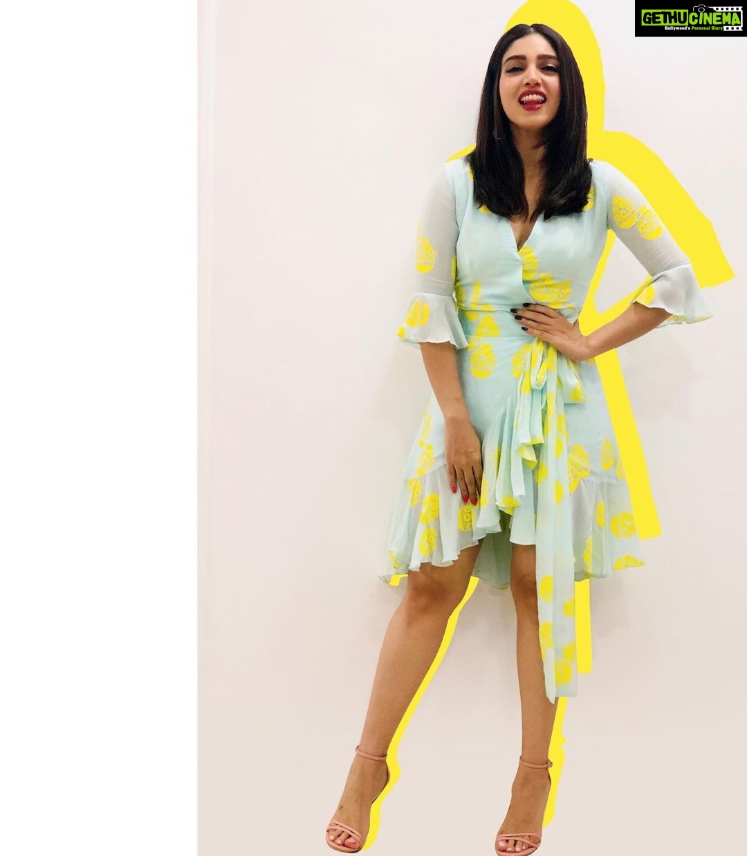 Bhumi Pednekar Instagram - Sunshine in my pocket ☀️ . . . #morning #hello #insta #fam #love #saturday #yellow @houseofmasaba @pranita.abhi @amrapalijewels