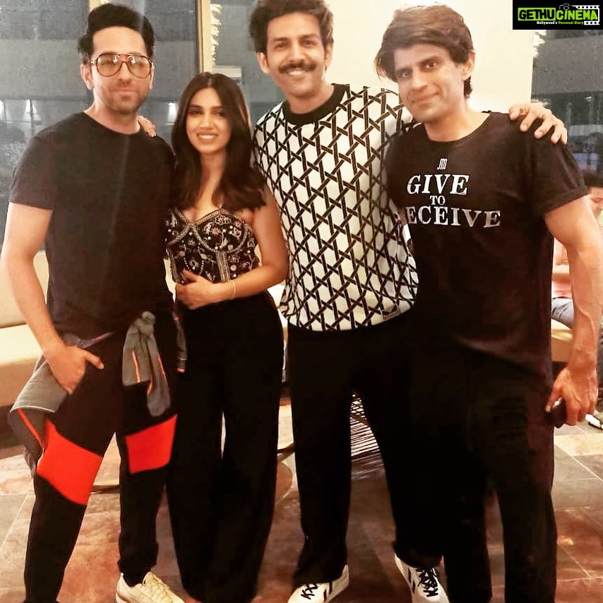 Bhumi Pednekar Instagram - जन्मदिन with Bala & Chintu Ji @ayushmannk @kartikaaryan ❤️ And @junochopra just living by his motto ‘get to receive’ . . #Bala #PatiPatniAurWoh #birthdaygirl #love #lucknow Novotel Lucknow Gomti Nagar