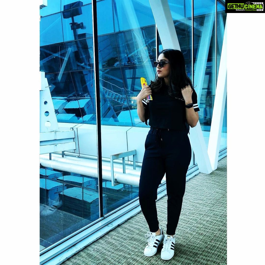 Bhumi Pednekar Instagram - Off I go for #PatiPatniAurWoh ❤️ . . . #newstart #sunday #love