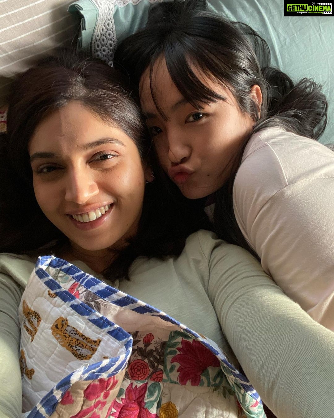 Bhumi Pednekar Instagram - Raj Aur Simran, Heer Aur Ranjha, Sumi Aur Rhimjhim, Shardul Aur Guru, Happy Valentines Day !🌈❤️ #happyvalentinesday #BadhaaiDo #BadhaaiDoInCinemas
