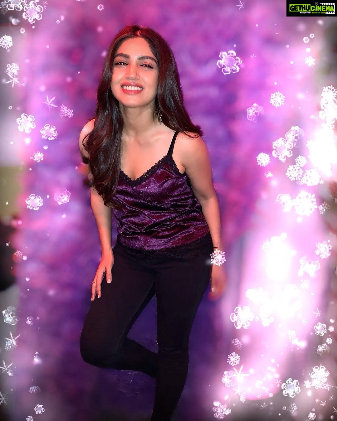 Bhumi Pednekar Instagram - My weekend plan is to dazzle and shine 😎🌟✌🏻 . . . #goodmorning #instafam #hello #friday #love #you