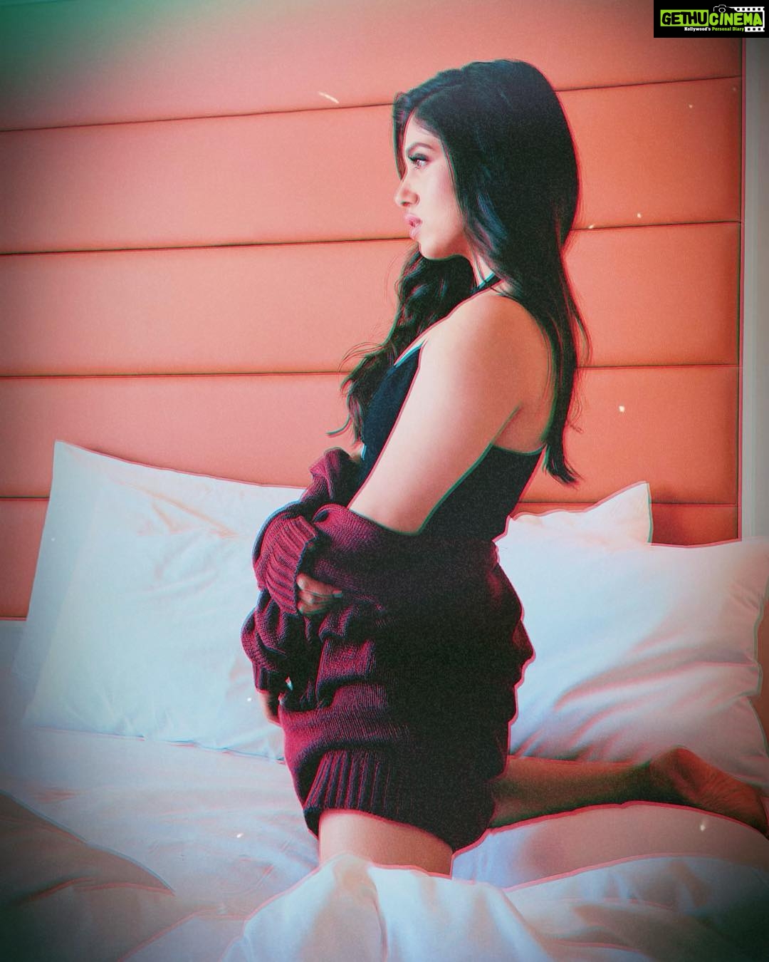 Bhumi Pednekar Instagram - 💋 #monday #mood