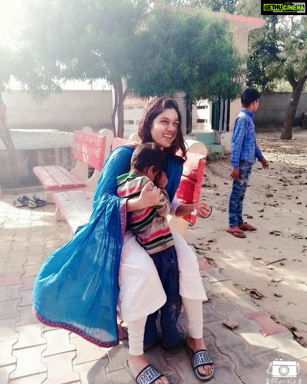 Bhumi Pednekar Instagram - Love her, Protect her, Empower her, Celebrate her. She is shy,had the cutest smile and refused to let me go, full of love little sabreen ā¤ļø Girl child is a blessing,embrace her šš» #hello #sunday #love #empower #our #girls #saandkiaankh Baghpat
