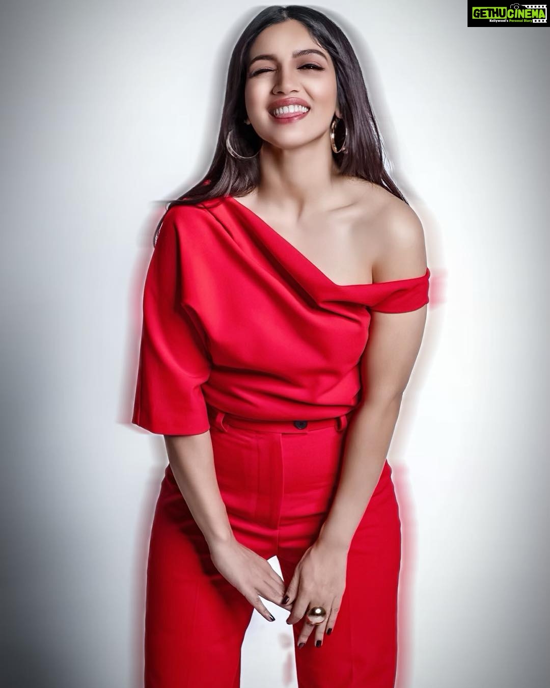 Bhumi Pednekar Instagram - ‘Main Meri favourite hoon’ kinda a day :) . . . #hello #instafam #thursday #love #red