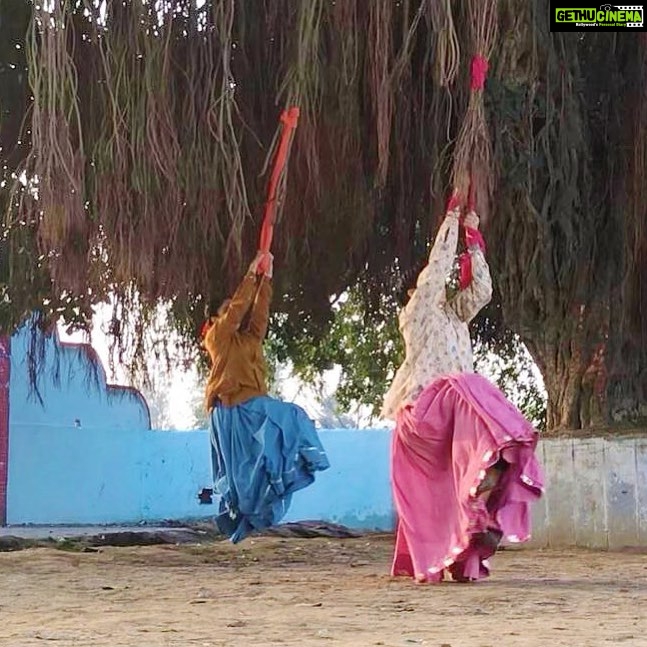 Bhumi Pednekar Instagram - हवाओं का रूख बदल रहा है ...... बस जल्द ही झूलते आ रहे हैं @taapsee #SaandKiAankh @nidhiparmarhira @tusharhiranandani @reliance.entertainment @anuragkashyap10 @itsvineetsingh #prakashjha Baghpat