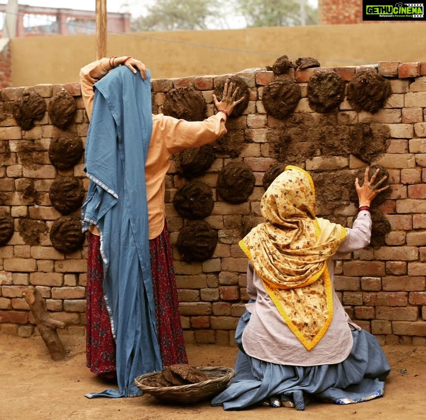Bhumi Pednekar Instagram - के ख़ुस्बू आन लाग री है...... दिखे कुछ कमाल का पक रेहा है.... #SaandKiAankh #साँडकीआँख @taapsee @tusharhiranandani @nidhiparmarhira @anuragkashyap10 @reliance.entertainment @itsvineetsingh #prakashjha