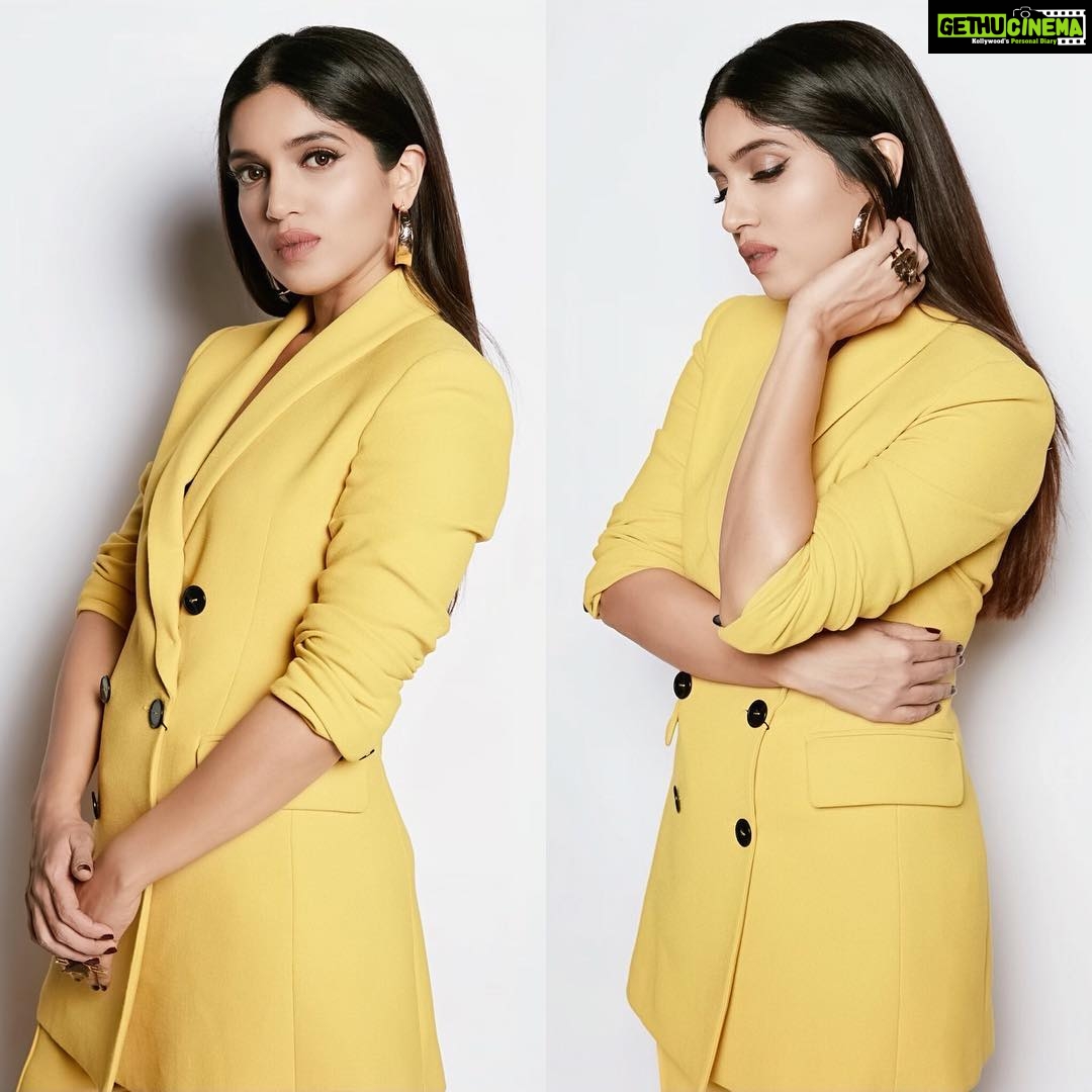 Bhumi Pednekar Instagram - Mellow yellow 😊 #sonchiriya #hello #tuesday #love #yellow #stylefile @shaleenanathani @danielcbauer @sonikapaliya @kadamajay @hmehta75 @crastosuzan