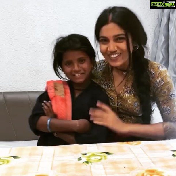 Bhumi Pednekar Instagram - She truly brought sunshine to my life,changed me as a person,loved me like her own,inspired me..She became my Sonchiriya..She made me realise my path for happiness and life â¤ď¸I love you Khushi đ #sonchiriya #bts