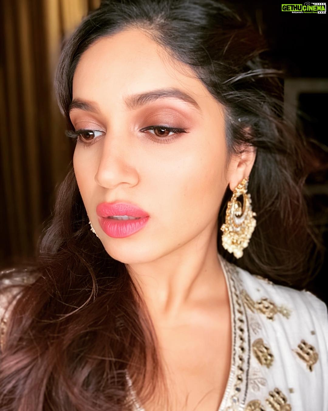 Bhumi Pednekar Instagram - छैल छबीली 🌟 . . . #hello #sunday #goodmorning #love #sonchiriya #stylefile @tamannapunjabikapoor @shaleenanathani @13kavitadas @hairstories_byseema ❤️