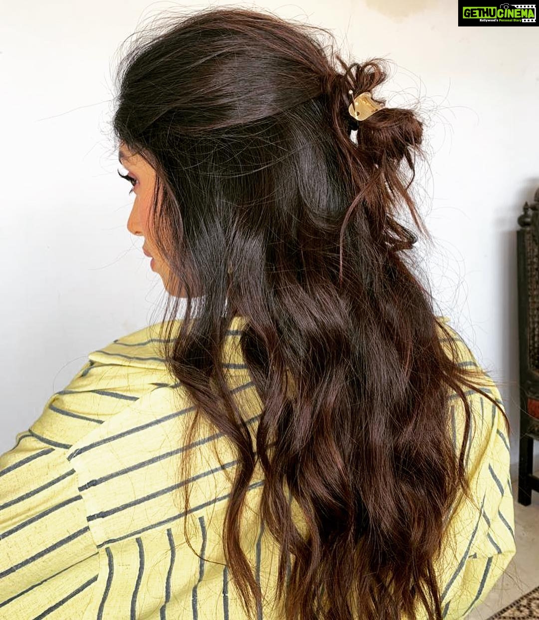 Bhumi Pednekar Instagram - Summer is here ☀️ . . . Styled by @pranita.abhi @hairstories_byseema @sonicsmakeup Tap for deets :)