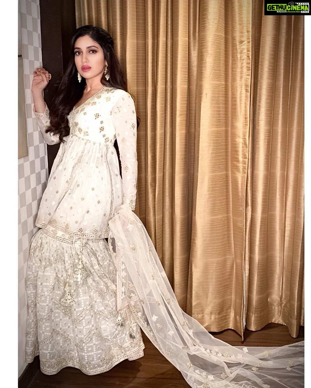 Bhumi Pednekar Instagram - छैल छबीली 🌟 . . . #hello #sunday #goodmorning #love #sonchiriya #stylefile @tamannapunjabikapoor @shaleenanathani @13kavitadas @hairstories_byseema ❤️