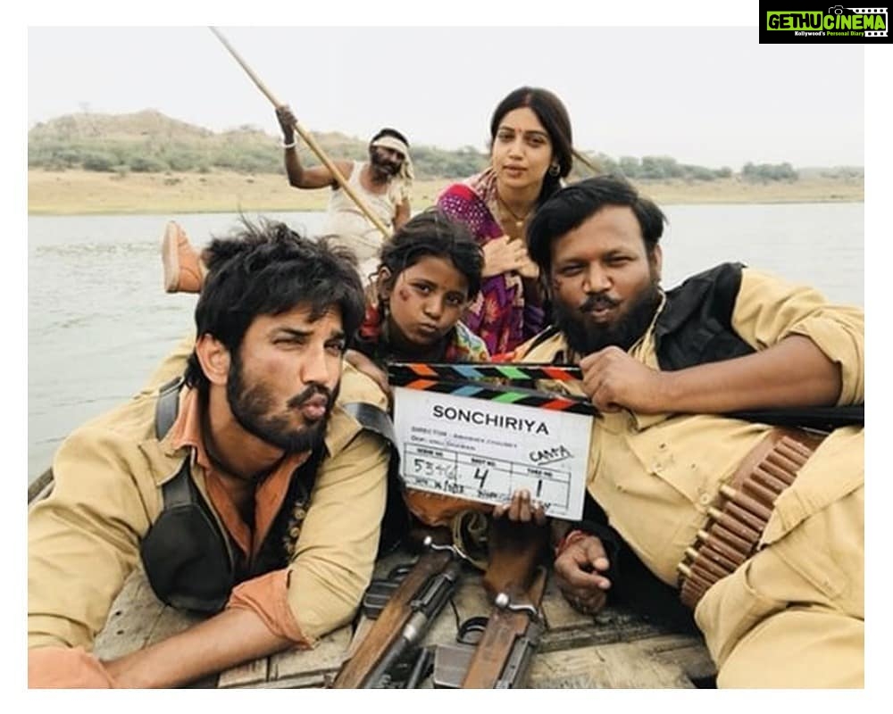 Bhumi Pednekar Instagram - Chambal ke apne Pantar Log! ❤ #SonchiriyaInCinemasNow Book tickets now! LINK IN BIO. @sushantsinghrajput @bajpayee.manoj @ranvirshorey #AshutoshRana #AbhishekChaubey #RonnieScrewvala @zeemusiccompany @rsvpmovies @bookmyshowin @paytm