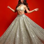 Bhumi Pednekar Instagram - Proper Patola 🧨 . . . @rheakapoor ❤️ Wearing @abhinavmishra_ Jewels @birdhichand Makeup @artinayar Hair @bbhiral Clicked by @dwaipayan_mazumdar @manishamelwani @suhana_art_and_jewels #instagram #love #instafam #thursday