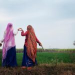 Bhumi Pednekar Instagram - Guns & घागराs ❤️ हैपी Valentine's डे @taapsee #saandkiaankh #valentinesday