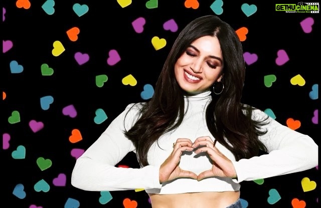 Bhumi Pednekar Instagram - As the Beatles said...Love is all you need ❤️ How are you celebrating Valentine’s Day ? Also @samikshapednekar @sumitrapednekar @shermeenk620 @khakianireshma @priyanka__lulla @shettynisha @shanoosharmarahihai @nixterrrrrr @shainanath @tanishap8 @rubina.bajwa I love you guys 😘 #happyvalentinesday #love #all #hugs #kisses #thursday #goodmorning