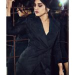 Bhumi Pednekar Instagram - POWER @nashishsoni 🖤 . . . Styled by @shaleenanathani Beauty @danielbauermakeupandhair Team @hmehta75 @crastosuzan #sonchiriya #sonchiriyapromotions #stylefile