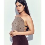 Bhumi Pednekar Instagram - Chocolate 🍫 . . . The way you make me look @nikhilthampi ❤️ Glam squad-@sonicsmakeup @hairstories_byseema @kadamajay @crastosuzan . . #goodmorning #tuesday #love #fashion #stylefile #nikhilthampi #semicolon #chocolate