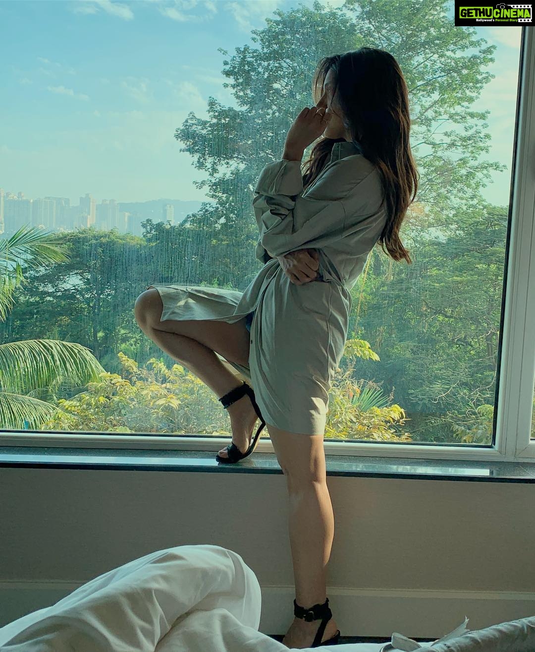 Bhumi Pednekar Instagram - Feel like smothering the world with hugs and kisses 😘 #goodmorning #wednesday #love #behindthescene #femina #silhouette