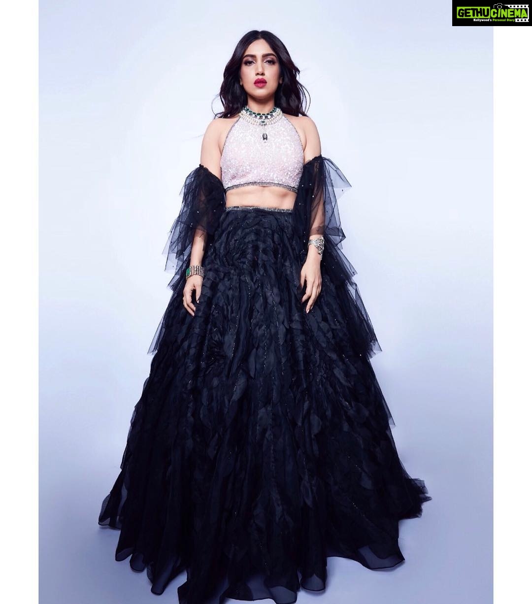 Bhumi Pednekar Instagram - “I don’t go by the rule book,I lead from the heart not the head”-Princess Diana 💕 Walked for @shehlaa_k ‘s lady Diana inspired collection for #lakmefashionweek2019 and truly felt like royalty ❤️ #diana #love #hello #monday #goodmorning #lfwsr19 Clicked by @kadamajay