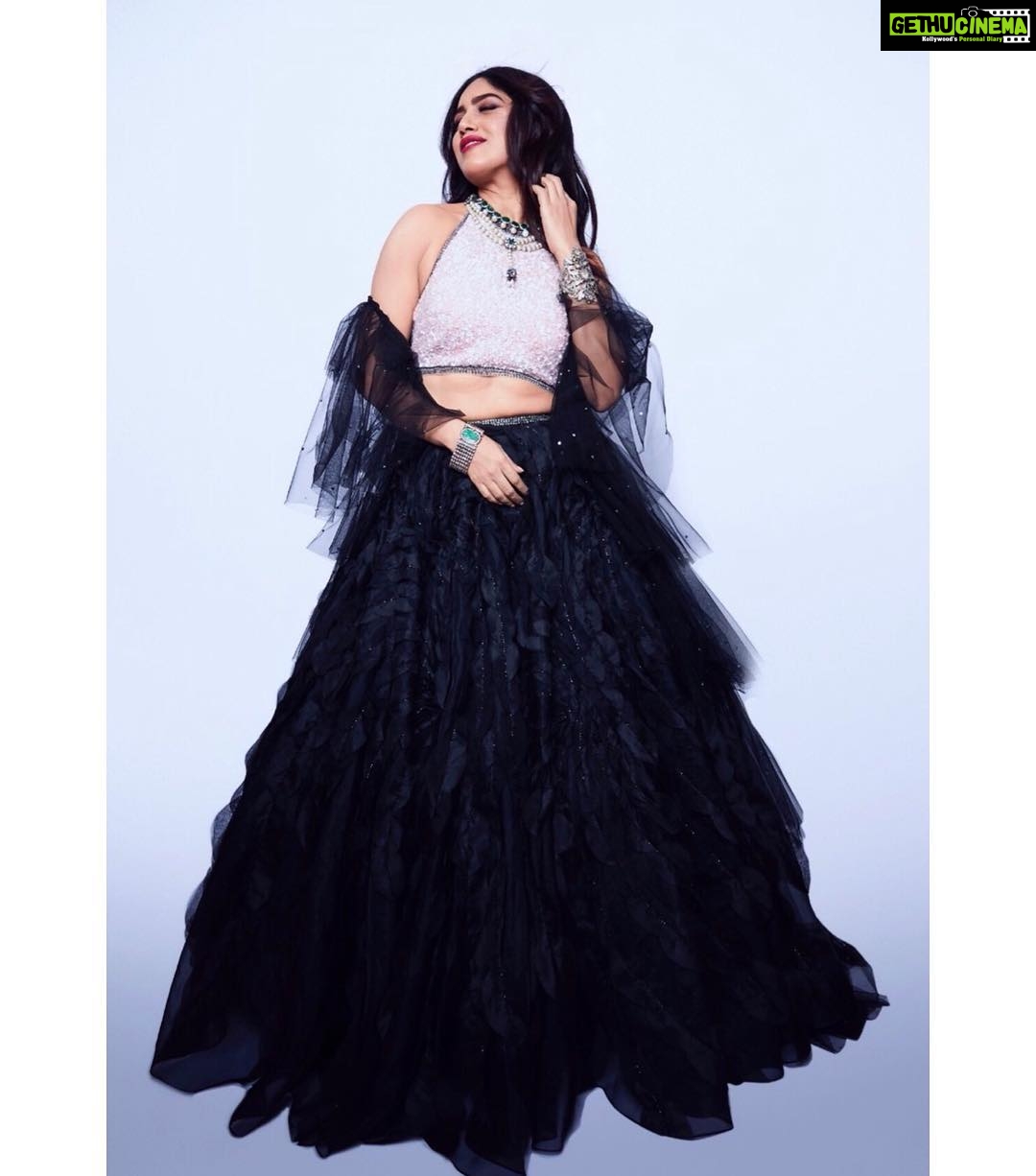 Bhumi Pednekar Instagram - “I don’t go by the rule book,I lead from the heart not the head”-Princess Diana 💕 Walked for @shehlaa_k ‘s lady Diana inspired collection for #lakmefashionweek2019 and truly felt like royalty ❤️ #diana #love #hello #monday #goodmorning #lfwsr19 Clicked by @kadamajay
