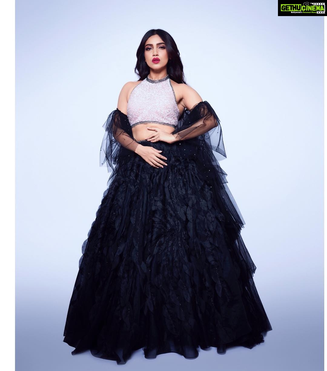 Bhumi Pednekar Instagram - “I don’t go by the rule book,I lead from the heart not the head”-Princess Diana 💕 Walked for @shehlaa_k ‘s lady Diana inspired collection for #lakmefashionweek2019 and truly felt like royalty ❤️ #diana #love #hello #monday #goodmorning #lfwsr19 Clicked by @kadamajay