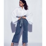 Bhumi Pednekar Instagram - Happy papy promoting #sonchiriya ❤️ Styled by @aasthasharma @aditiagrawal12 Hair @marcepedrozo Makeup @13kavitadas Team @crastosuzan @hmehta75 #sonchiriyapromotions #stylefile #love #noblues #denim