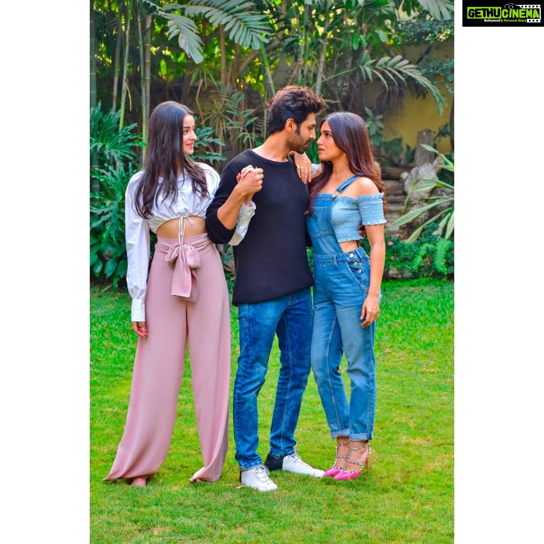 Bhumi Pednekar Instagram - #PatiPatniAurWoh :) @kartikaaryan @ananyapanday @junochopra #BhushanKumar @tseries.official @brstudiosllp @renurchopra @abhayrchopra_ @mudassar_as_is