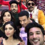 Bhumi Pednekar Instagram - Happy happy happy birthday @farahkhankunder ❤️You’re the sweetest and coolest 😘 #kanpurwalekhuranas #sonchiriya #love @whosunilgrover @sushantsinghrajput @bajpayee.manoj