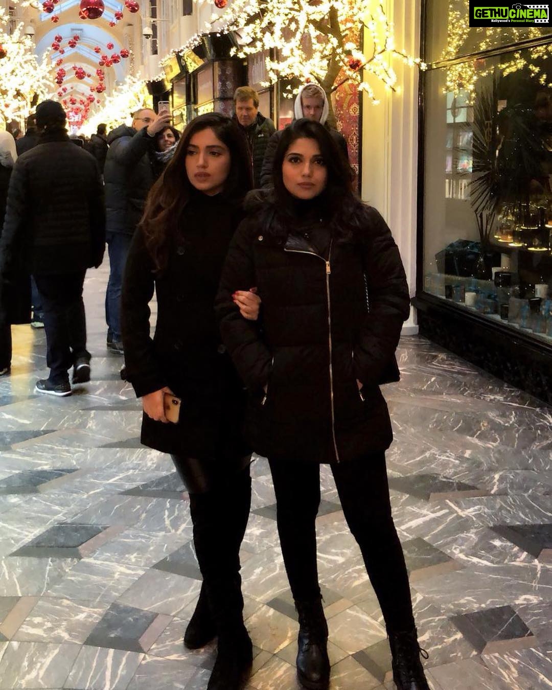Bhumi Pednekar Instagram - Love and London ❤️ #pednekarsisters #london #love