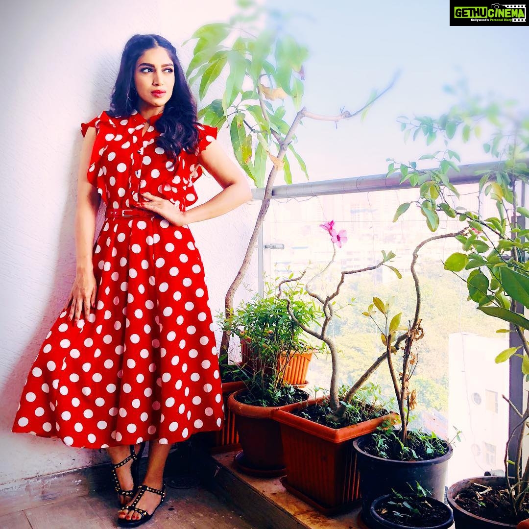 Bhumi Pednekar Instagram - GoodMorning ❤️ Thank you @aditiagrawal12 for putting this together, wearing @shopbloom. And @sonicsmakeup @hairstories_byseema for glamming me up as always 😘