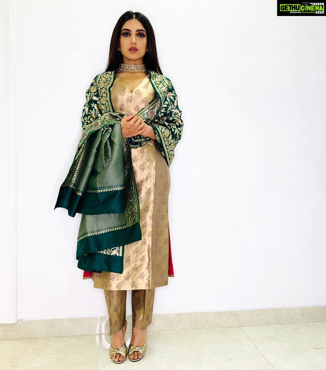 Bhumi Pednekar Instagram - 🙏🏻 #lokmatstyleawards #gold #green #lokmatmoststylish #love #dolledup