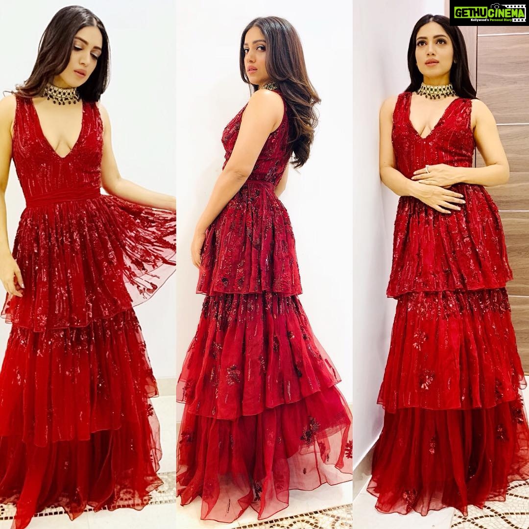 Bhumi Pednekar Instagram - 💃🏻💃🏻💃🏻 Wearing @ohailakhanofficial @minerali_store @batrarenu7 Makeup @13kavitadas Hair @hairstories_byseema Styled by @sukritigrover Assisted by @piasinha @sanakhan.z