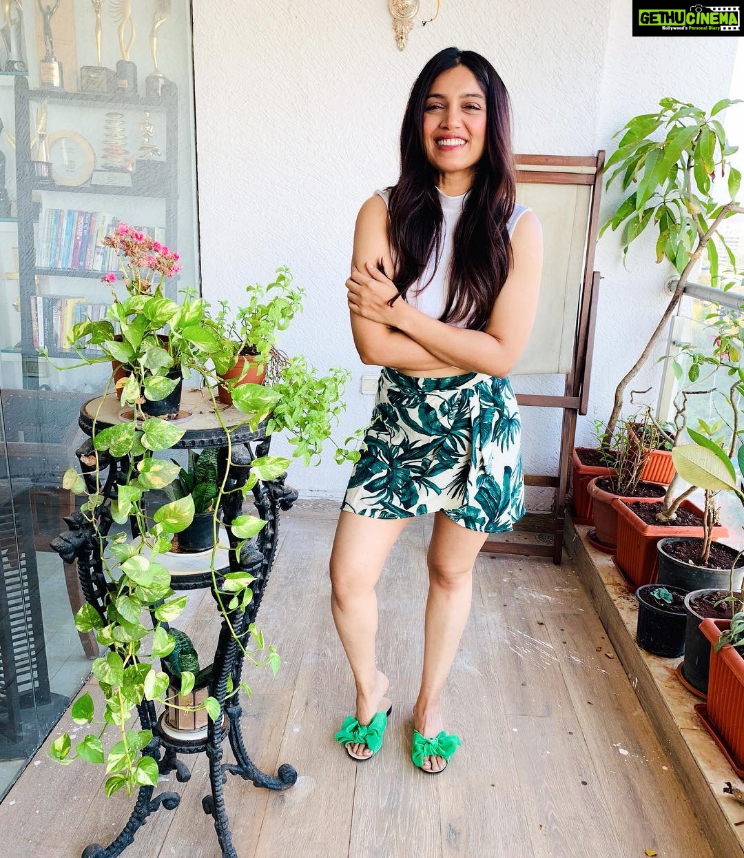 Bhumi Pednekar Instagram - 🧚🏻♀️🧚🏻♀️🧚🏻♀️ #monday #love #smile