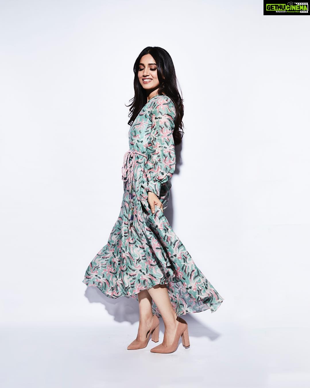Bhumi Pednekar Instagram - 👗🧚🏻♀️😘 Styled by @tanghavri ❤️ Makeup @sonicsmakeup Hair @hairstories_byseema Clicked by @kadamajay #dressedup #wednesday #love