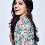 Bhumi Pednekar Instagram - 👗🧚🏻‍♀️😘 Styled by @tanghavri ❤️ Makeup @sonicsmakeup Hair @hairstories_byseema Clicked by @kadamajay #dressedup #wednesday #love