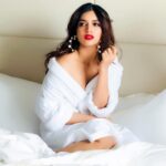 Bhumi Pednekar Instagram - Cause I wear red lipstick to bed ✌🏻 #wednesday #hello #love #redlips