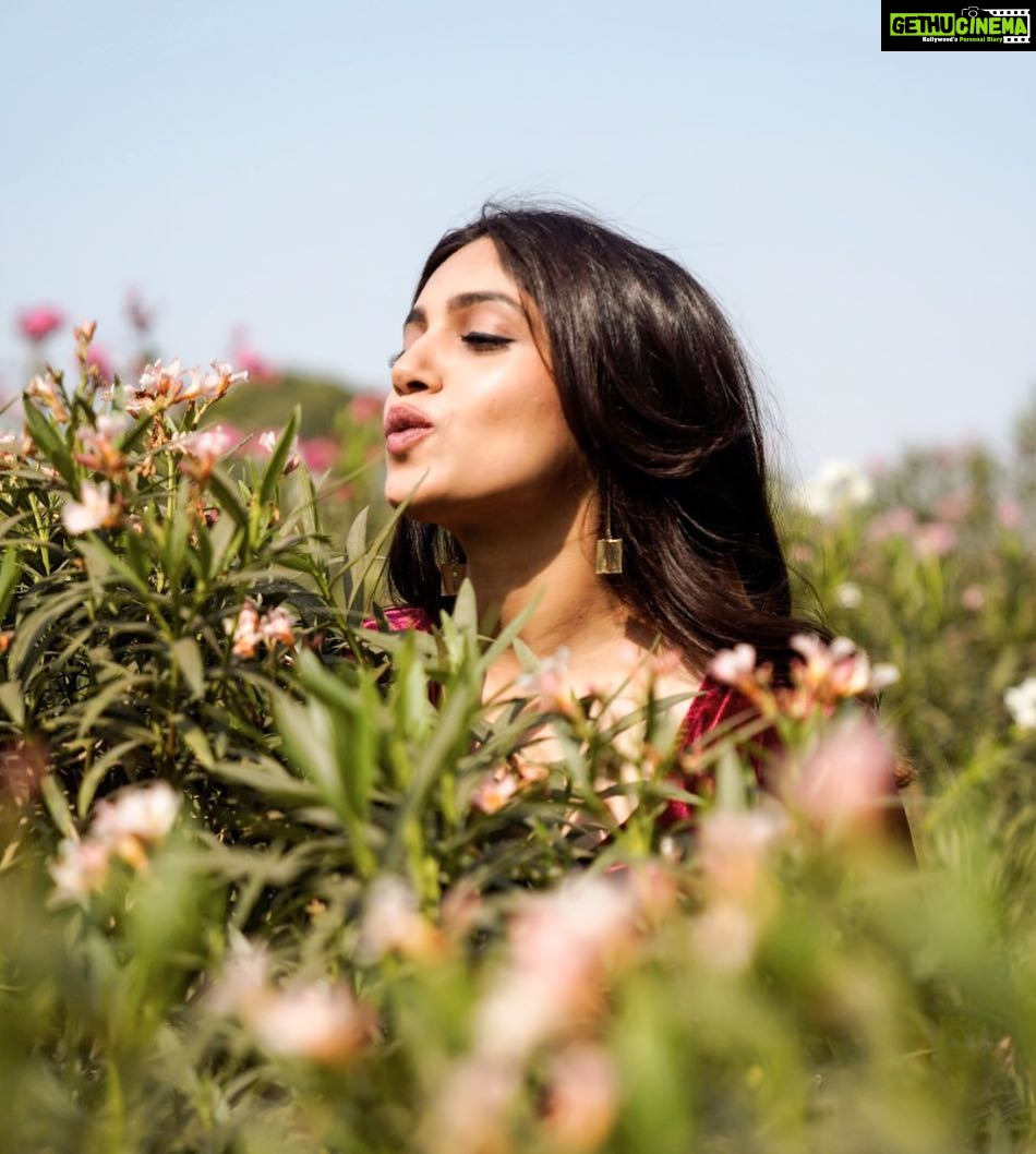 Bhumi Pednekar Instagram - Happy Sunday ❤️ #happy #love #sunday #dollykittyaurwohchamaktesitare 📷 @ashiq_mk