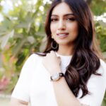 Bhumi Pednekar Instagram - Smitten by Chemin des Tourelles' sunray hypnotic ‘clous de Paris’ dial pattern that play with the light in interesting ways. It compliments my style. What’s more? This @tissot_official watch has a Powermatic 80 movement that has up to 80 hours of power reserve! 😍😎 #TissotVKDiwali 2018 #watch #Tissot #Diwali2018 #TissotXBhumiPednekar