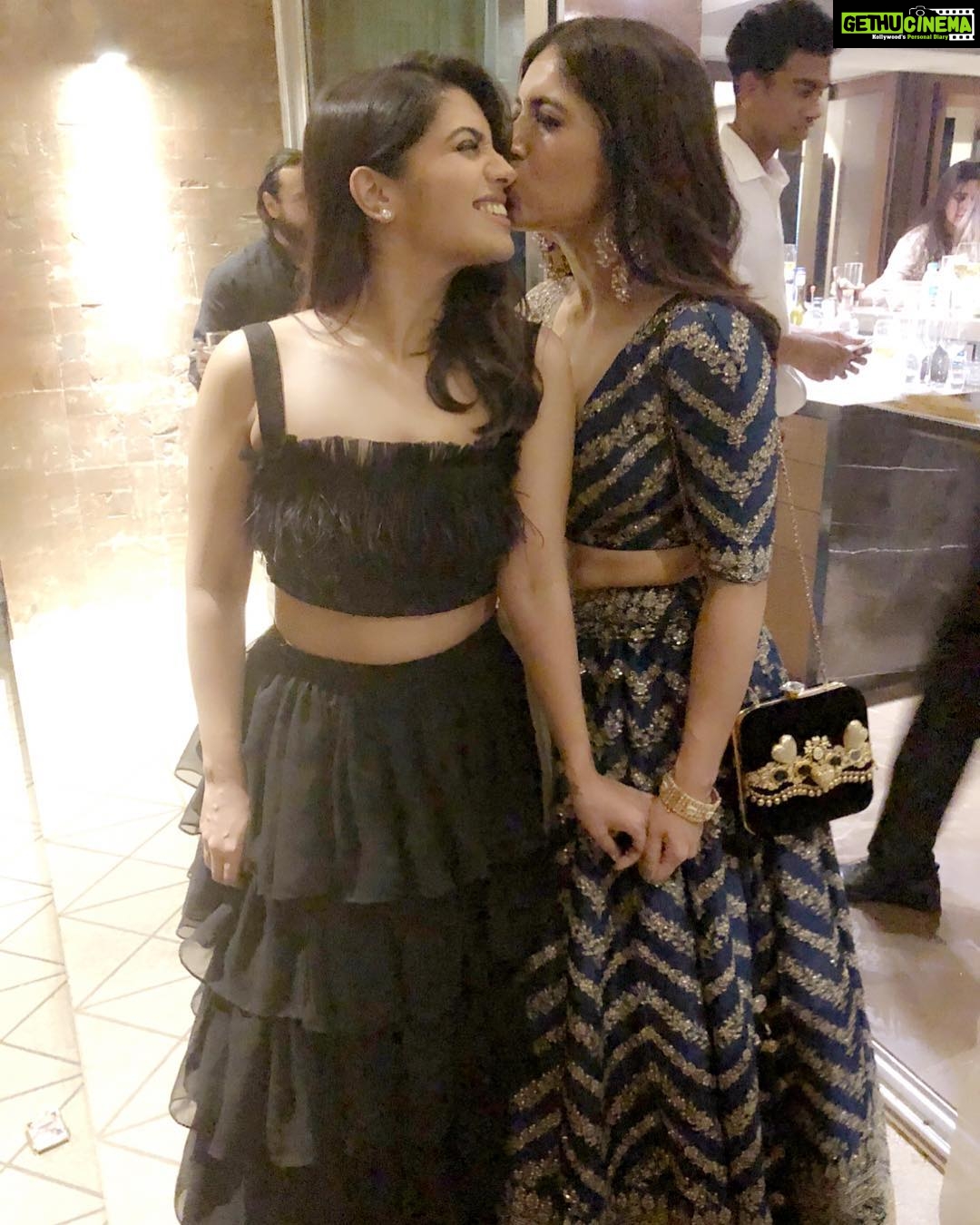 Bhumi Pednekar Instagram - I love you the most @samikshapednekar ❤️ #pednekarsisters #happyplace #love
