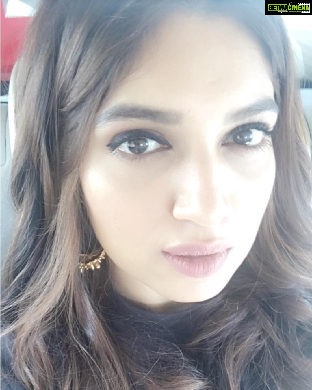 Bhumi Pednekar Instagram - Looking at you baby ✌🏻 #shootlife #diwali #tuesday #hello #love