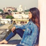 Bhumi Pednekar Instagram - Taj aur main ❤️ #shootdiaries #agra #dollykittyaurwohchamaktesitare 📷 @hairstories_byseema