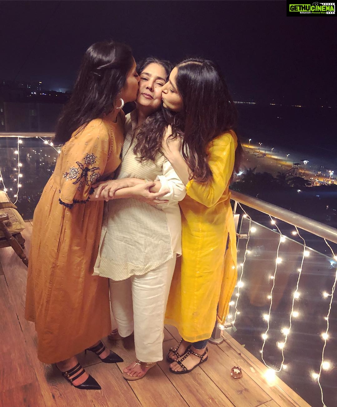 Bhumi Pednekar Instagram - Happy place ❤️ #goodmorning #friday #hello #love #family #home