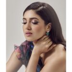 Bhumi Pednekar Instagram – Hi 👋 
.
.
.
#Goodmorning #Monday #Poser #Gratitude #Musing #love