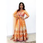 Bhumi Pednekar Instagram - Orange isn’t the new black but If it looks like this..I love it 😍 @abujanisandeepkhosla #deviawardsmumbai @newindianexpress #wednesday #night #love #orange #hello
