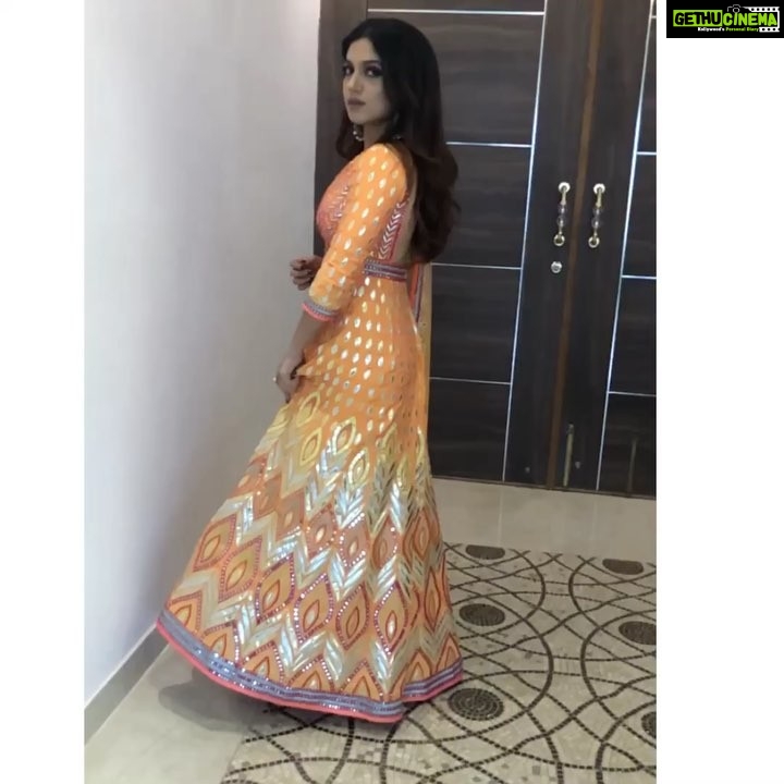 Bhumi Pednekar Instagram - Dressed in @abujanisandeepkhosla @anmoljewellers for #DeviAwards ❤️❤️❤️ Styled by @aditiagrawal12 Makeup @sonicsmakeup Hair @seemakhan1988 Team @crastosuzan @hmehta75 #dressedup #love #orange #hello @newindianexpress #deviawardsmumbai