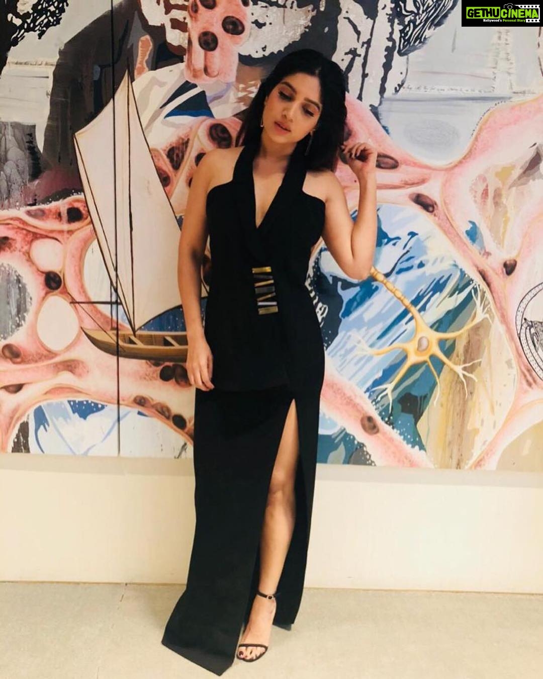 Bhumi Pednekar Instagram - ........ Wearing @nikhilthampi for the Forbes #tycoonsoftomorrow ❤️ Styled by @sukritigrover Assisted by @piasinha Makeup by @makeupwali Hair #seemakhan Tribe- @hmehta75 @crastosuzan 😘 #love #gratitude