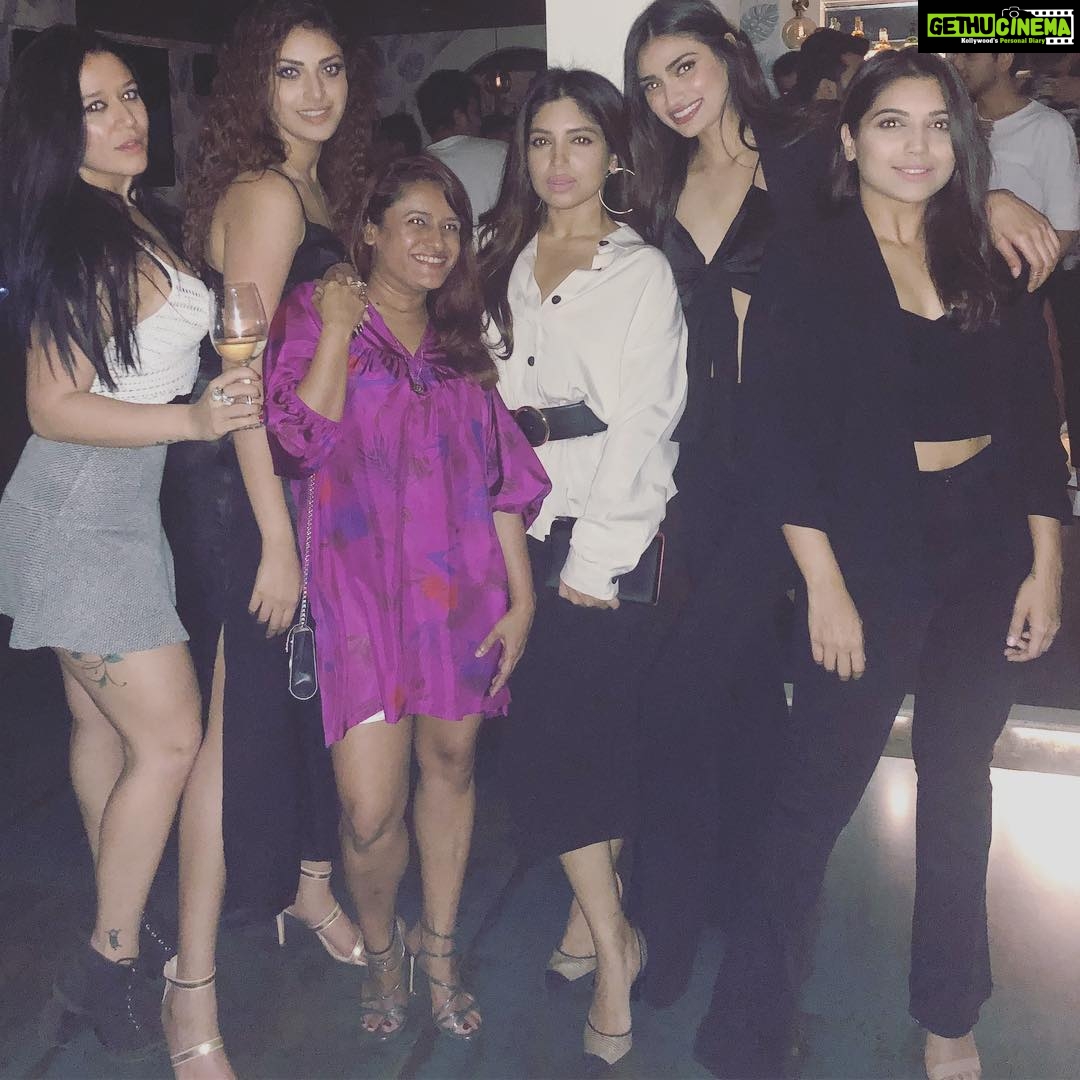 Bhumi Pednekar Instagram - 🌸🌸🌸 #AboutLastNight #HappybdayKanchi