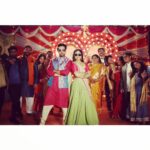 Bhumi Pednekar Instagram - Mudit,Sugandha aur Parivaar❤️ #1yearofshubhmangalsaavdhan @ayushmannk @aanandlrai @rs.prasanna @hiteshkewalya @anujdhawan13 @sandymeranaam #kanupriya @seemabhargavapahwa @neerajsood2006 @anshul14chauhan @supriyarshukla #chitranji #anmol #manuj