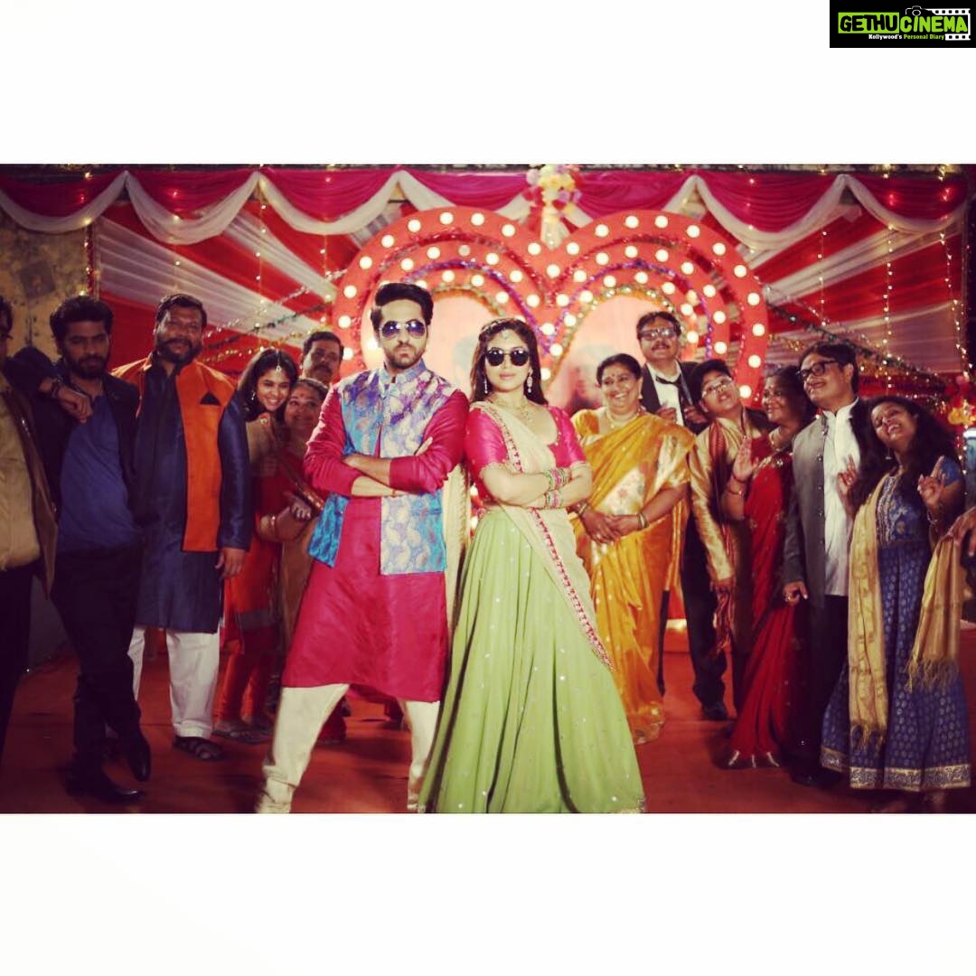 Bhumi Pednekar Instagram - Mudit,Sugandha aur Parivaar❤️ #1yearofshubhmangalsaavdhan @ayushmannk @aanandlrai @rs.prasanna @hiteshkewalya @anujdhawan13 @sandymeranaam #kanupriya @seemabhargavapahwa @neerajsood2006 @anshul14chauhan @supriyarshukla #chitranji #anmol #manuj